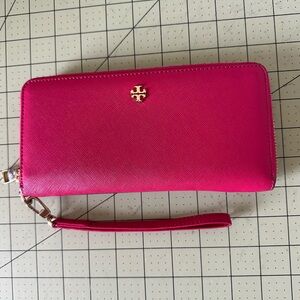 Tory Burch Robinson pebble zip up designer pink wristlet